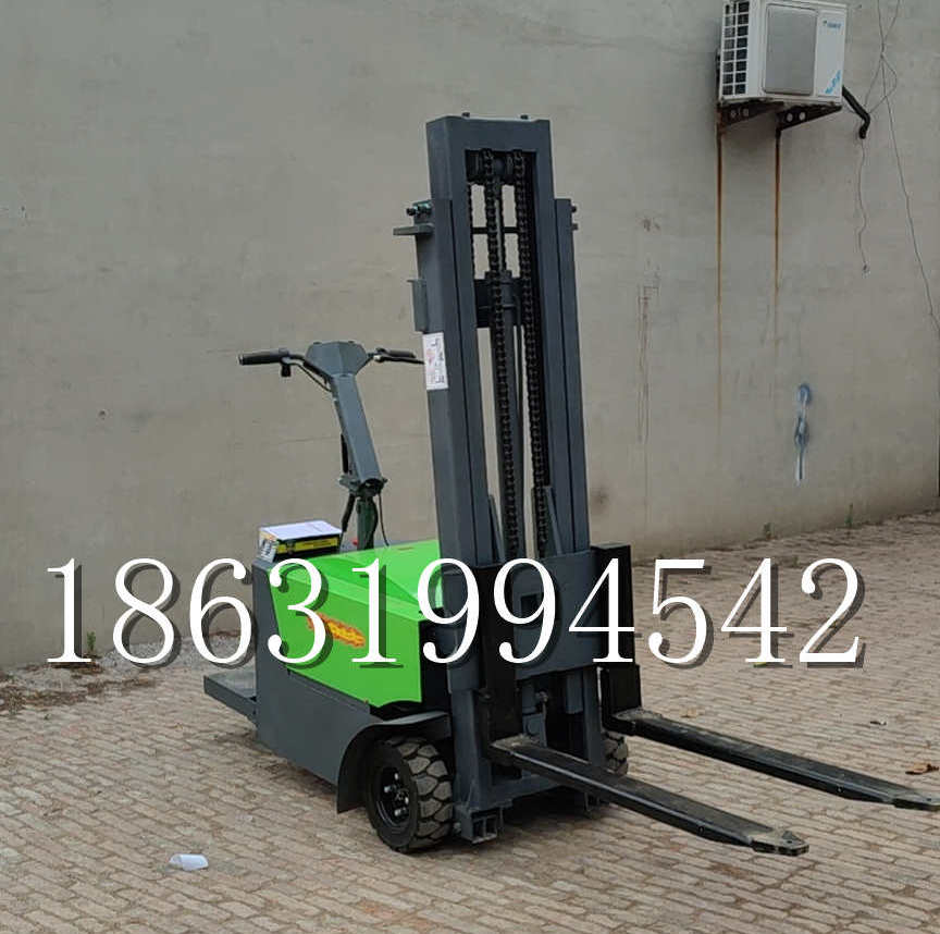 绥中县优程全电动叉车插腿式堆高车液压装卸车1.5吨升高小型站驾式铲车